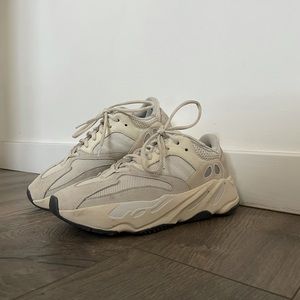 Adidas YEEZY Boost 700 Salt